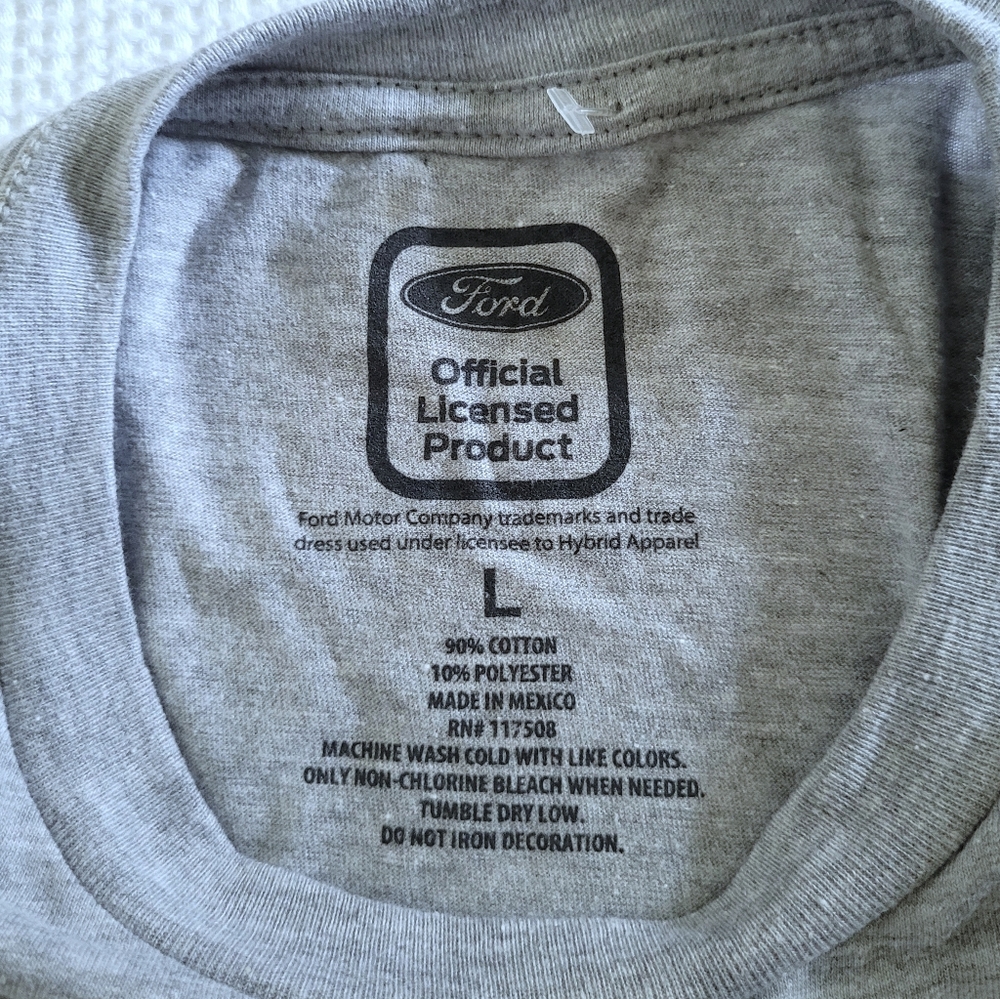 Official Licensed Ford Mustang🐎 Graphic Tee👕 - NWT - Picture 5 of 12
